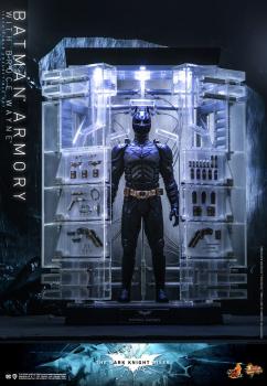 The Dark Knight Rises Movie Masterpiece Actionfigur & Diorama 1/6 Batman Armory with Bruce Wayne 30 cm