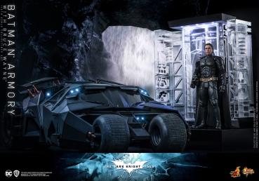 The Dark Knight Rises Movie Masterpiece Actionfigur & Diorama 1/6 Batman Armory with Bruce Wayne 30 cm