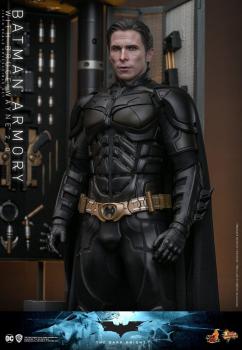 The Dark Knight Movie Masterpiece Actionfigur & Diorama 1/6 Batman Armory with Bruce Wayne (2.0) 30 cm