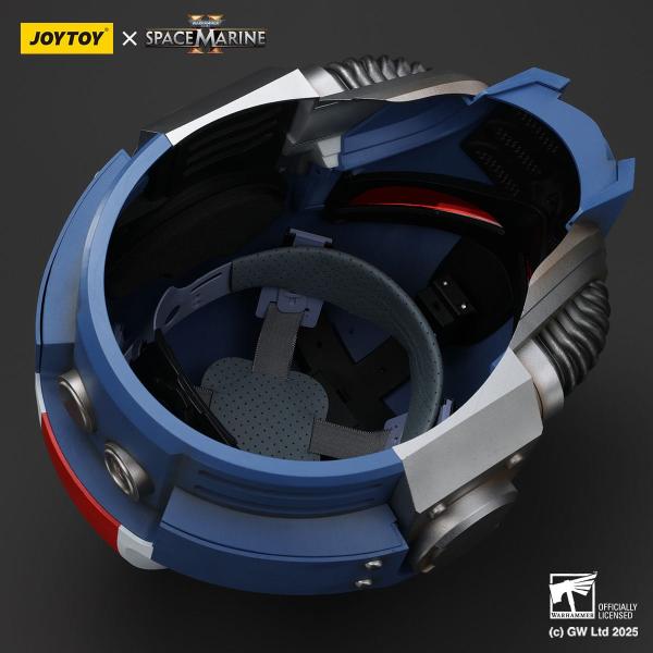 Warhammer 40,000: Space Marine 2 Replik Ultramarines Lieutenant Titus Helm 30 cm